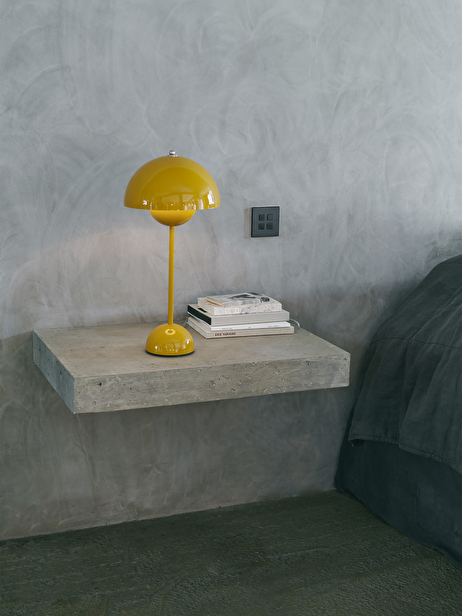 LAMPE DE TABLE SANS FIL RECHARGEABLE FLOWERPOT VP9 MOUTARDE - &TRADITION  Moutarde , Maison Bensimon