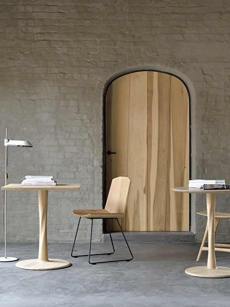 TABLE CARRE TORSION - ETHNICRAFT  Chene clair , Maison Bensimon