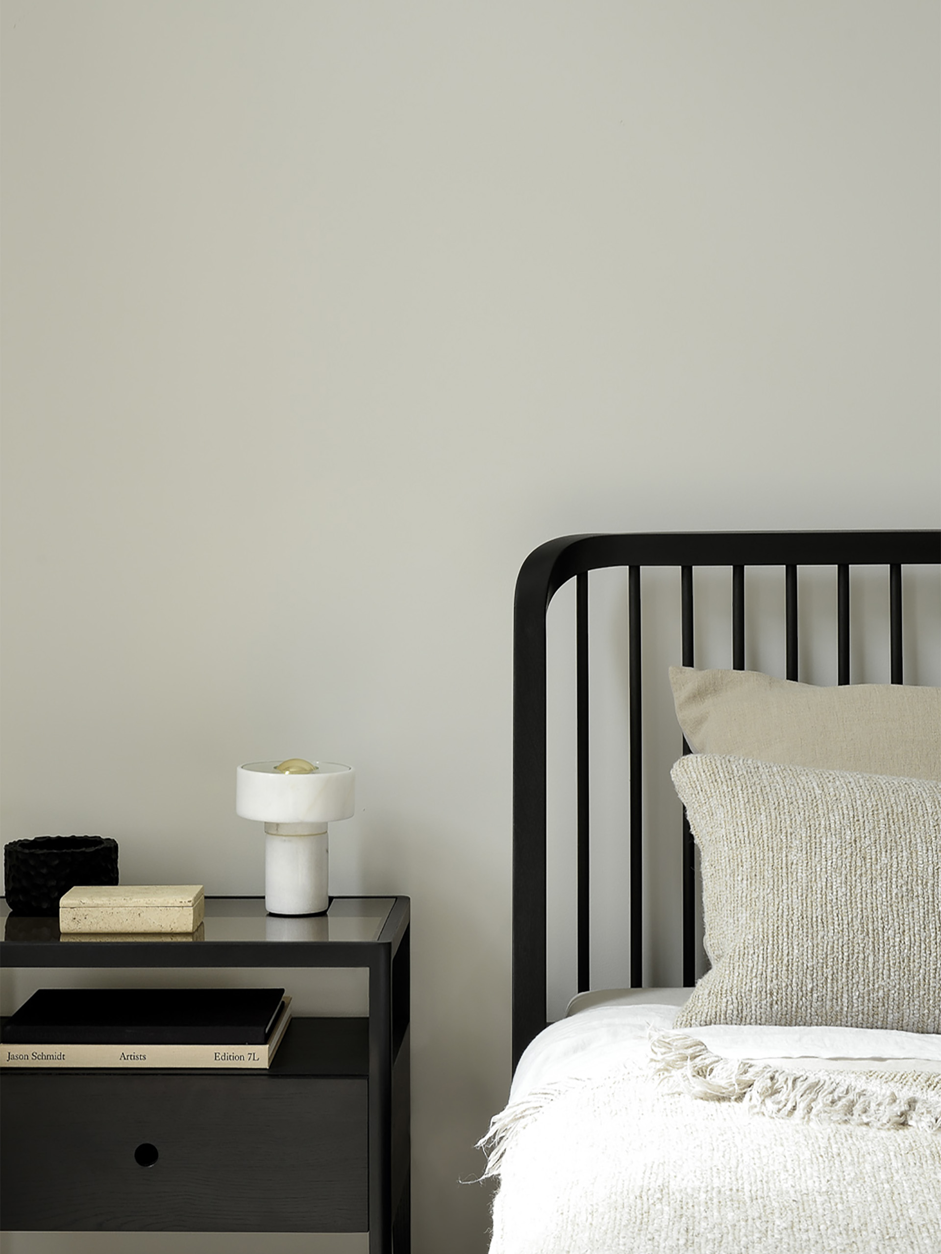 TABLE DE CHEVET SPINDLE - ETHNICRAFT Noir , Maison Bensimon