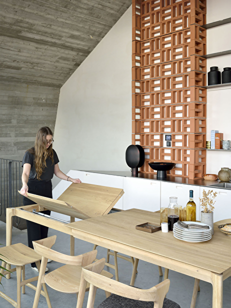 TABLE A RALLONGE BOK - ETHNICRAFT  Chene clair , Maison Bensimon