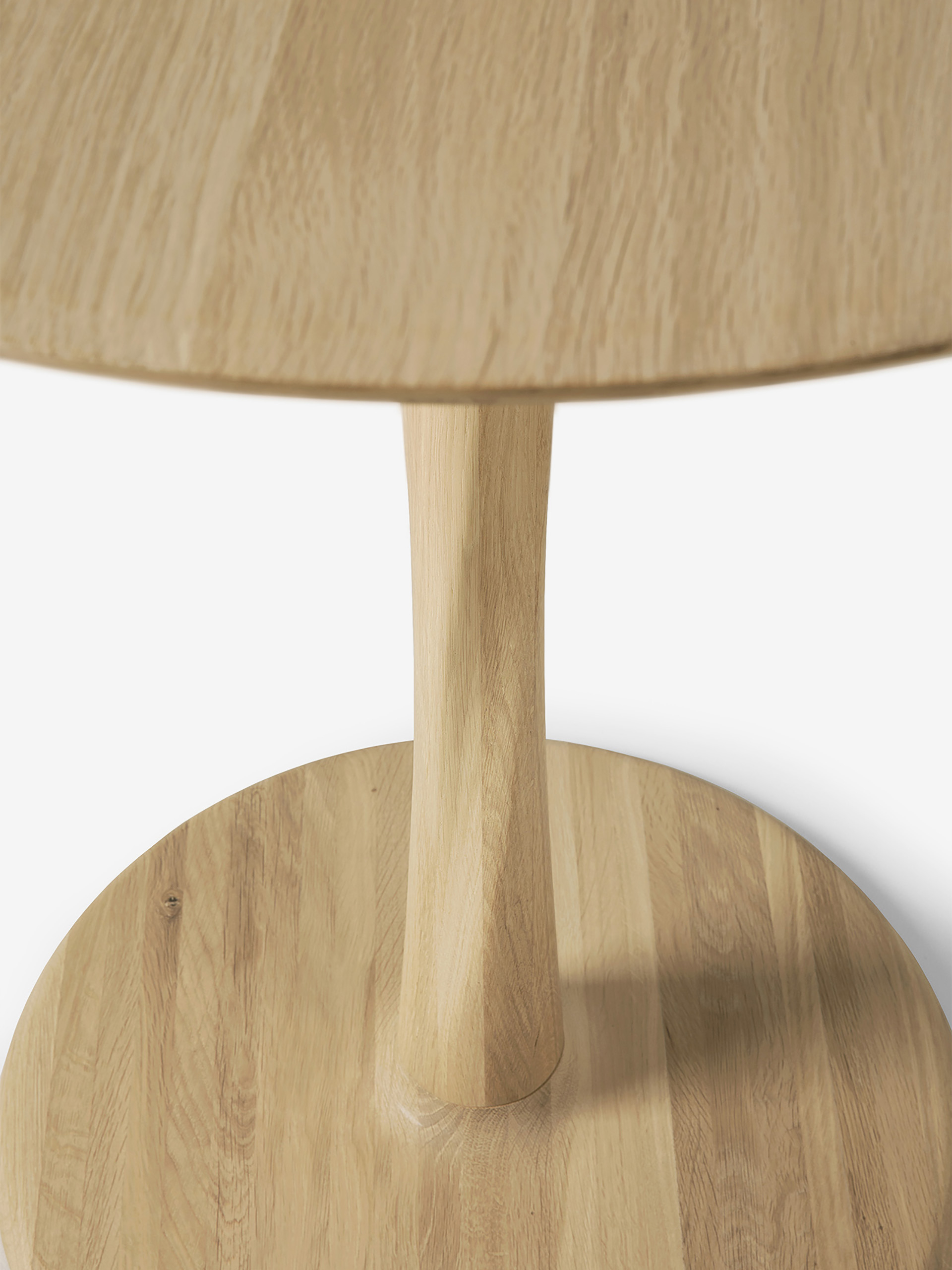 TABLE RONDE TORSION - ETHNICRAFT Chene clair , Maison Bensimon