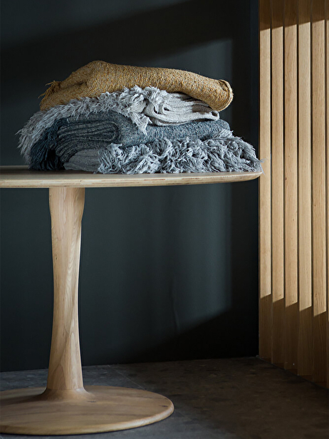 TABLE RONDE TORSION - ETHNICRAFT  Chene clair , Maison Bensimon