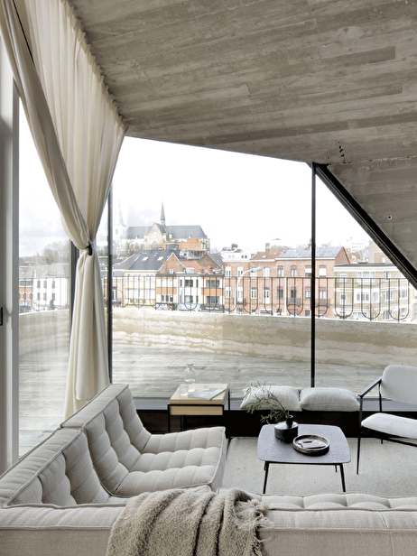 TABLE DE CHEVET MONOLIT  - ETHNICRAFT  Noir , Maison Bensimon