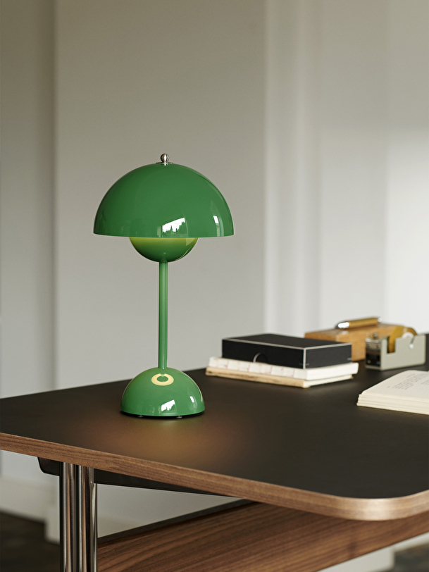 LAMPE DE TABLE SANS FIL RECHARGEABLE FLOWERPOT VP9 VERT - &TRADITION  Vert vif , Maison Bensimon