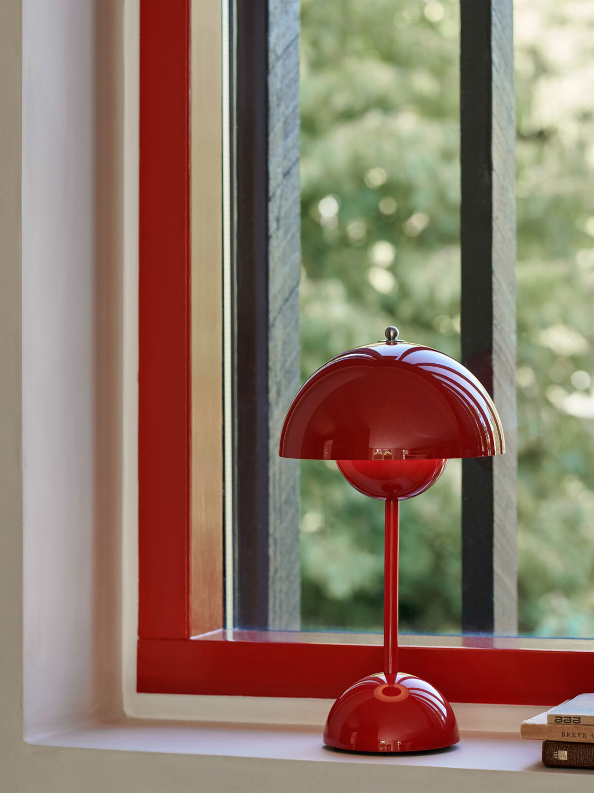 LAMPE DE TABLE SANS FIL RECHARGEABLE FLOWERPOT VP9 ROUGE VERMILLON - &TRADITION  Ebene , Maison Bensimon