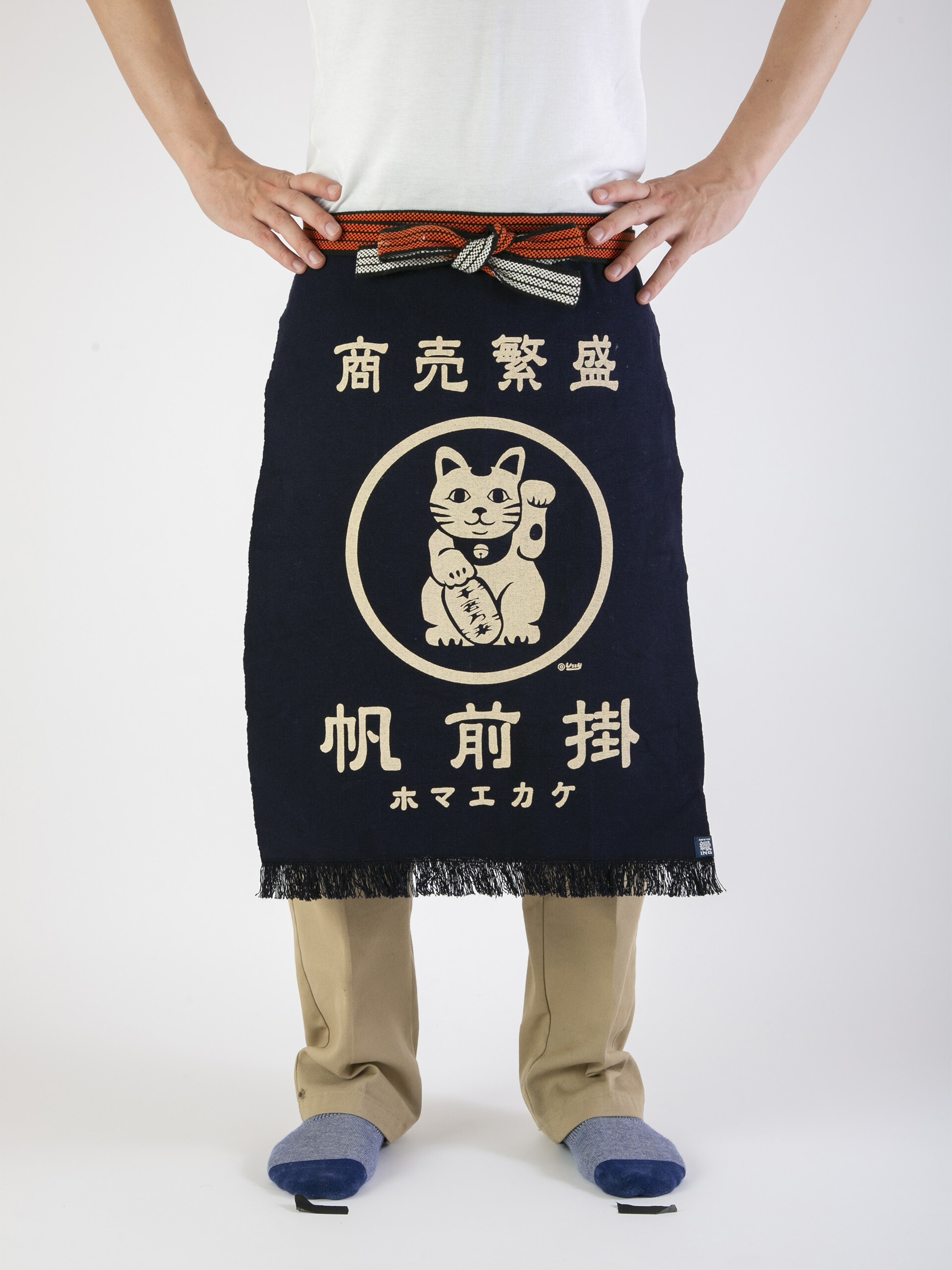 TABLIER DE CUISINE JAPONAIS MAEKAKE LUCKY CAT - ANYTHING  Marine , Maison Bensimon