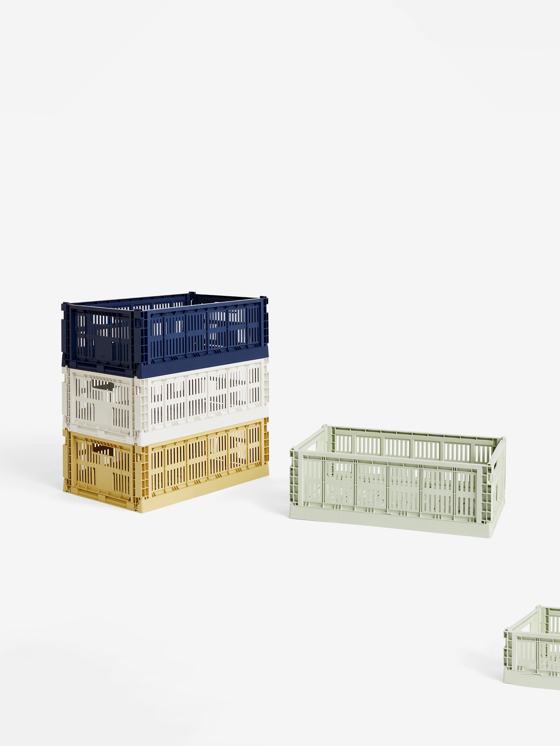 PANIER COLOUR CRATE M POLYPROPYLENE RECYCLE MARINE - Hay  Marine , Maison Bensimon