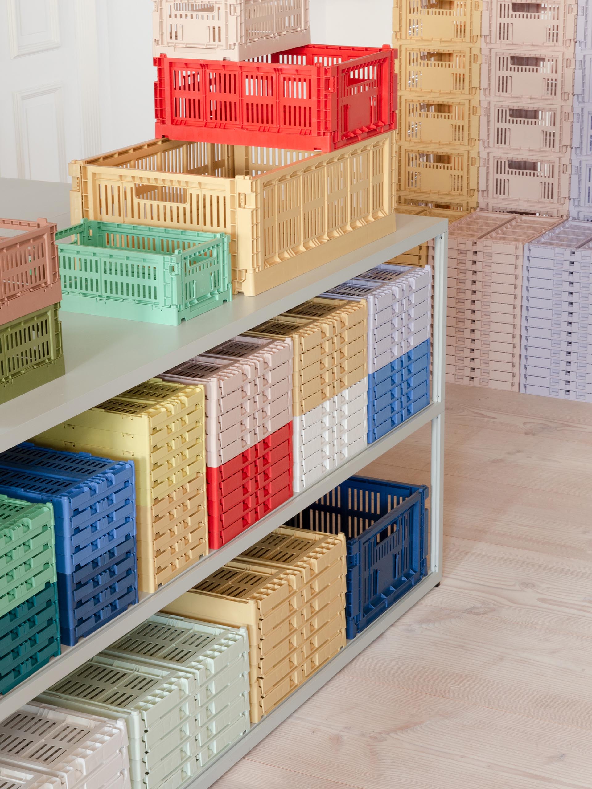 PANIER COLOUR CRATE M POLYPROPYLENE RECYCLE MARINE - Hay  Marine , Maison Bensimon