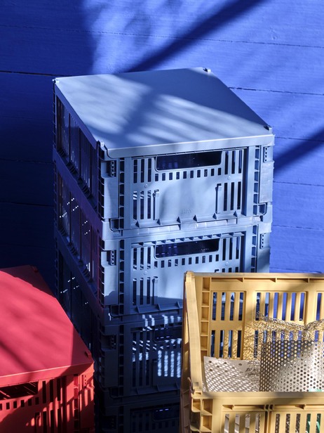 COUVERCLE METAL BLEU ELECTRIQUE - COLOUR CRATE - Hay  Bleu , Maison Bensimon
