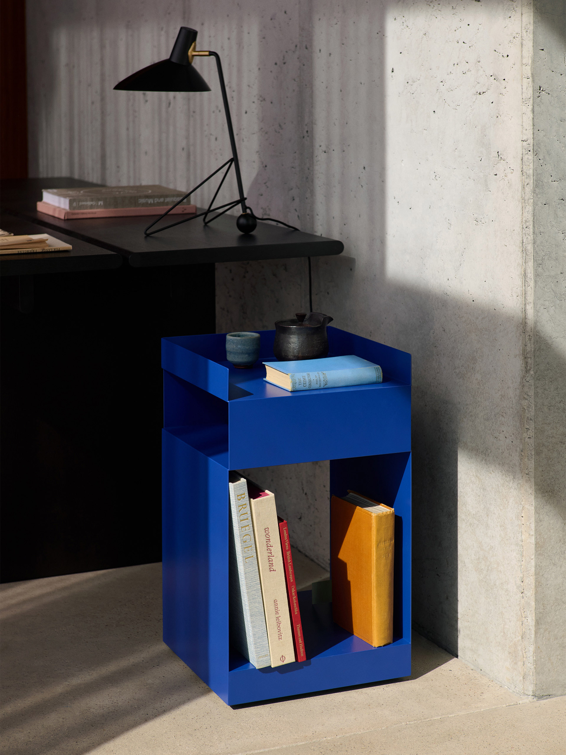 Meuble table d'appoint sur roulettes - &Tradition Cobalt , Maison Bensimon